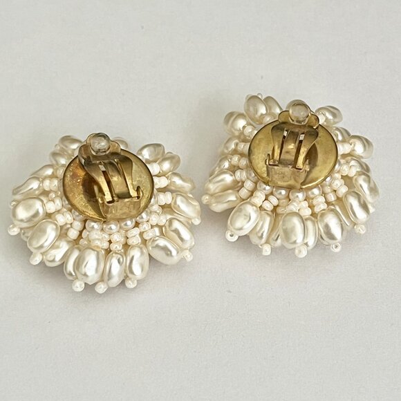 Vintage Faux White Pearl Clip On Earrings Beaded Cluster Gold Tone 70s Taiwan - Picture 7 of 11